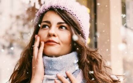 8 tipů pro zimní péči o pleť: I v mrazivých měsících může vaše pokožka zářit zdravím