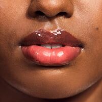 Balzám na rty Rimmel London Oh My Gloss! Butter Me Up 15 ml 005 Coral Breeze